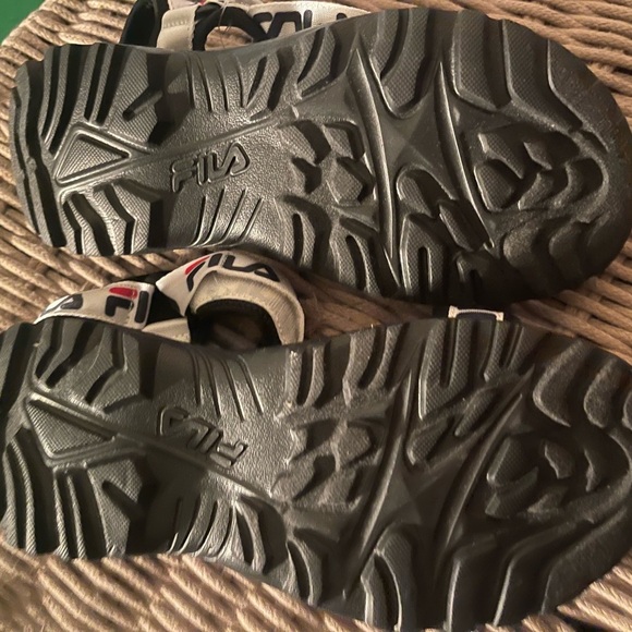 NWOT FILA Retro Sport Velcro Strap Sandals. RARE! - Picture 3 of 3